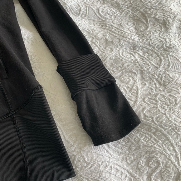 Lululemon jacket with hood - Picture 4 of 5